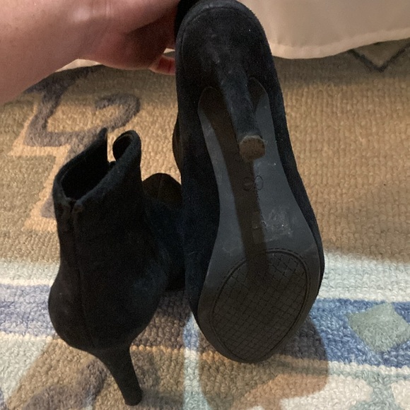 Black suede booties with heel - Picture 4 of 5